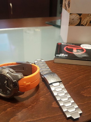 Tissot T Touch μεταχειρισμένο ανδρικό ρολόι με τιτάνιο μπρασελέ και πορτοκαλί λουράκι