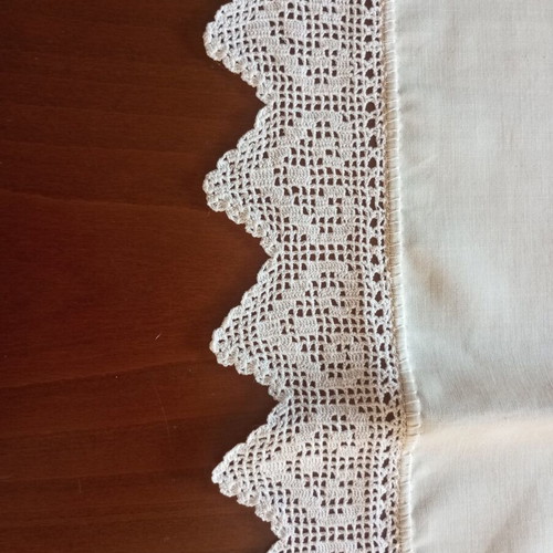 Beige hand-embroidered table runner with heart details