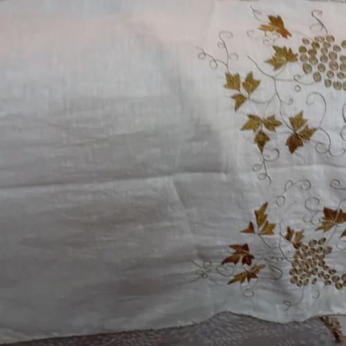 Handmade tzevres table linen