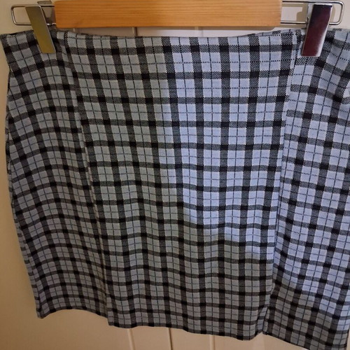 Short skirt size L like new
