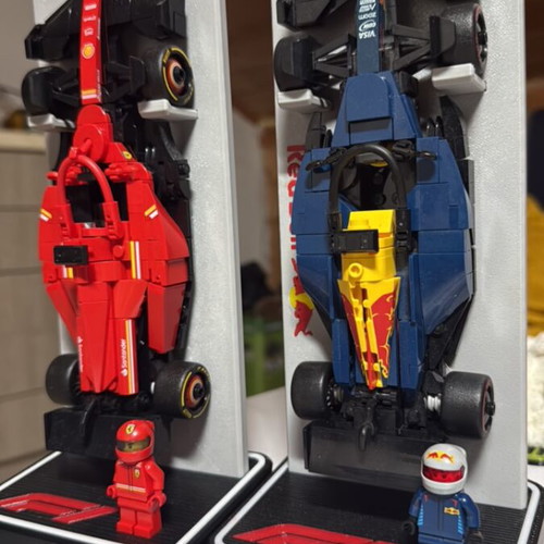 Lego F1 Ferrari and Red Bull Display new