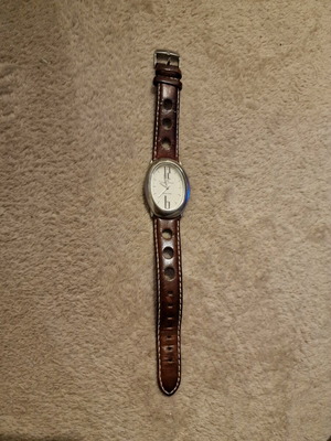 Donna Vivian watch used with leather strap
