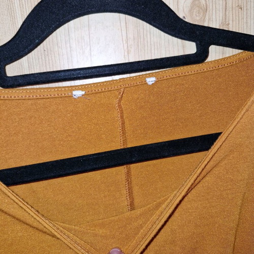 Long-sleeve mustard blouse size L like new