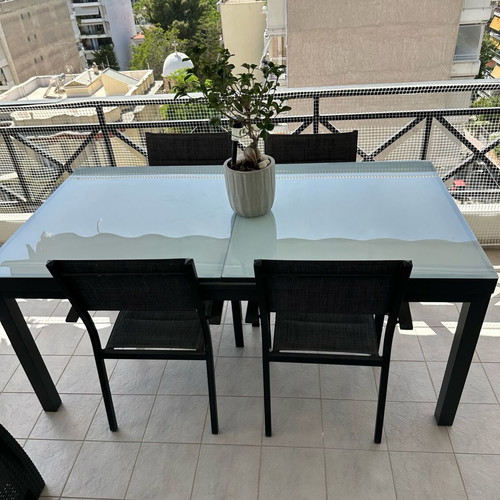 Balcony dining set like new with 4 aluminum chairs