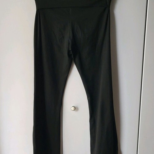 Yoga pants like new, size S-M, black, low waist flare