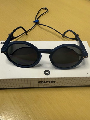 Izipizi sunglasses for children 5-10 years like new, dark blue