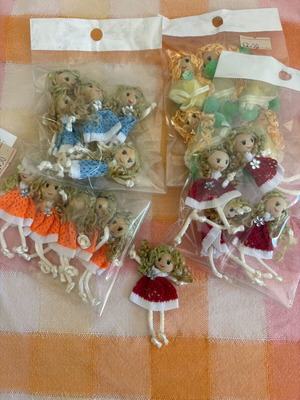 Fabric dolls with wooden heads, pack of 40, new