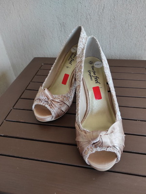 Γόβες Peep Toe σατέν μπεζ καινούργιες, νούμερο 40, φαρδιά φόρμα