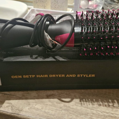 Hair dryer and brush set like new