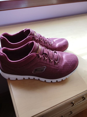 Skechers sneakers size 40 used, burgundy