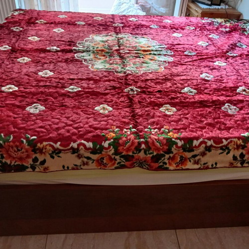 Velvet vintage quilt set with two pillowcases, burgundy