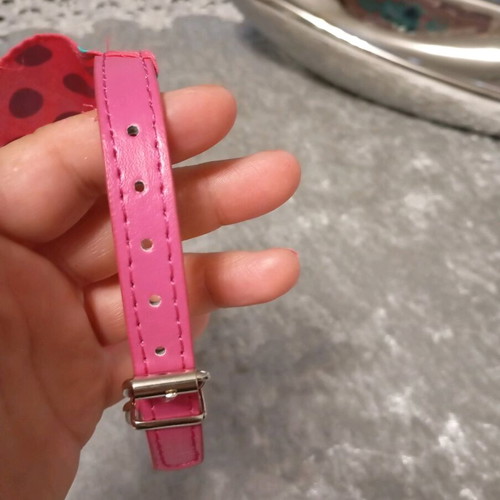 Dog collar for small dogs resembling bandana like new