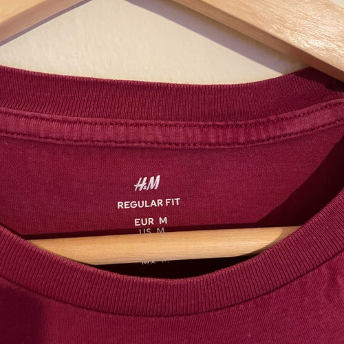 H&M t-shirt burgundy size M like new