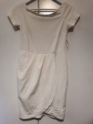 White dress like new with short sleeves and front pleat