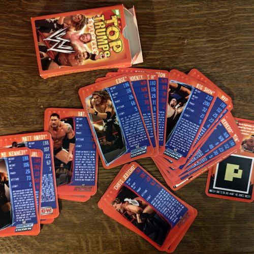 WWE cards collectible pack of 30 like new, 2009 edition