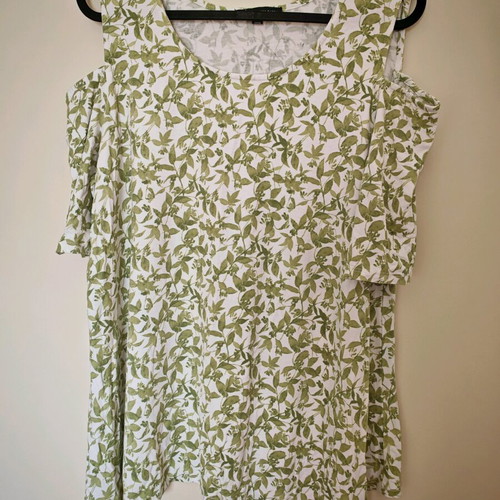 Adrianna Papell floral blouse size M like new
