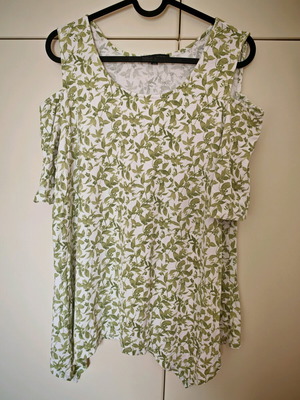 Adrianna Papell floral blouse size M like new