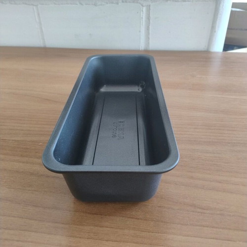 Metal baking pan like new, dimensions 13x31.5x7 cm