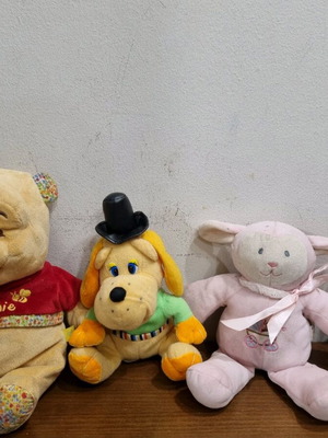 Plush dolls like new