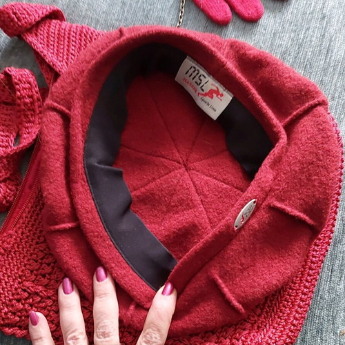 Red Mayser sports line beret hat like new