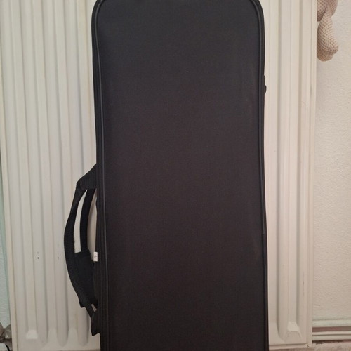 Virtu Amabile Violin 4/4 with case, bow, rosin, bridge and Suzuki Violin School