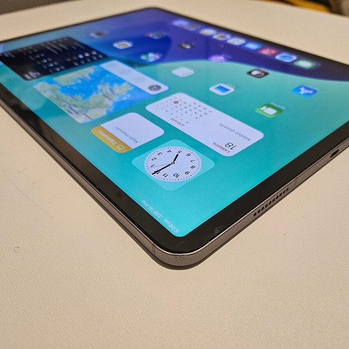 Ipad Pro 12.9 M2 2TB 5G like new with Pencil 2 and Spigen Armor case