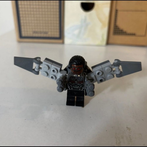 Lego Marvel Falcon figure like new