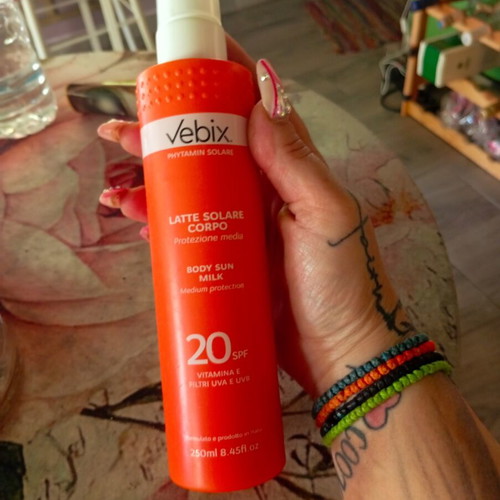 Vebix SPF 20 Body Sun Milk 250 ml new