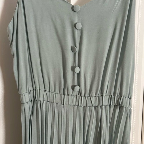 Pleated pistachio dress s-m like new