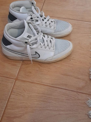 Nike αθλητικά μποτάκια μεταχειρισμένα, μέγεθος 38, άσπρα