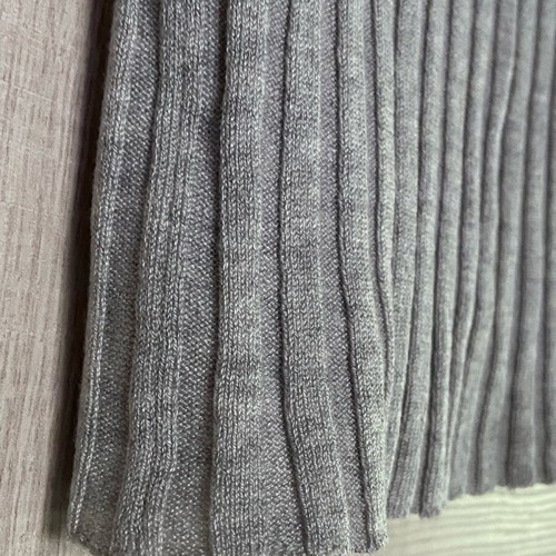 H&M sweater with opening Large