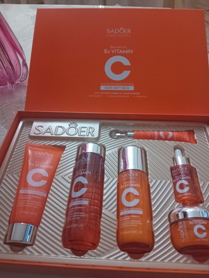 Sadoer Skin Gift Box New Face Care Set with Vitamin C