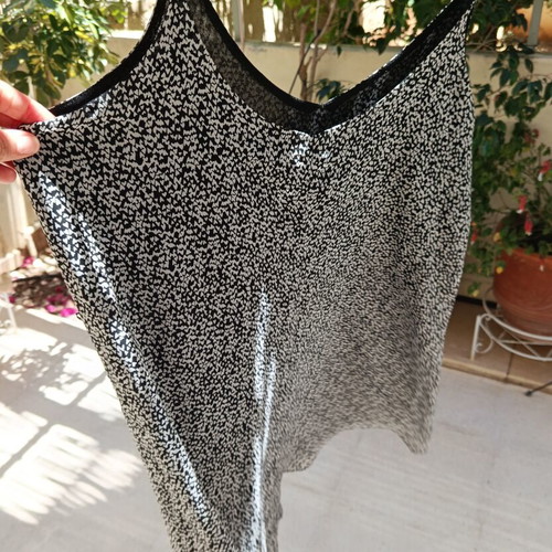 Dress with straps like new, one size black and white