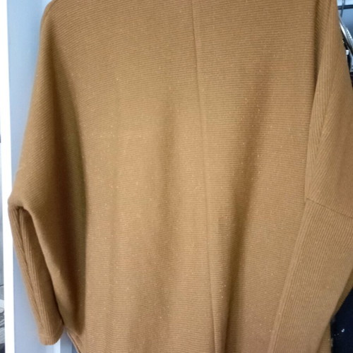 Mustard blouse new with glitter and pin, wide fit