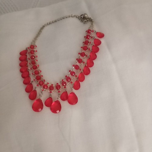 Necklace with red stones like new