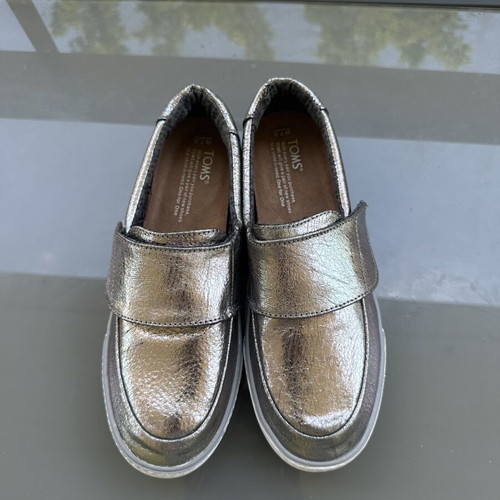 TOMS Metallic Leather Slip-On Sneakers like new, size 38, silver
