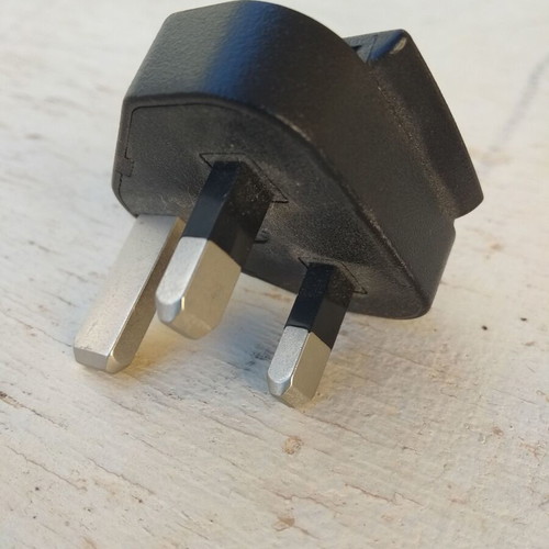 Adaptor plug from universal to UK new
