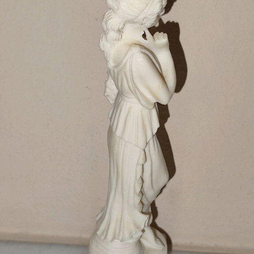Female statue Greek-Roman style like new