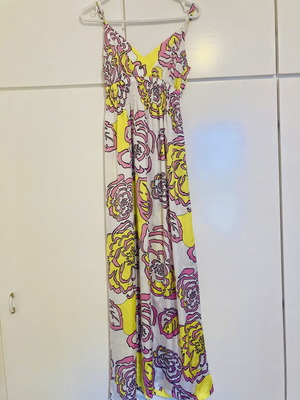 Long dress Doll’s Baby like new, size small, pink and yellow