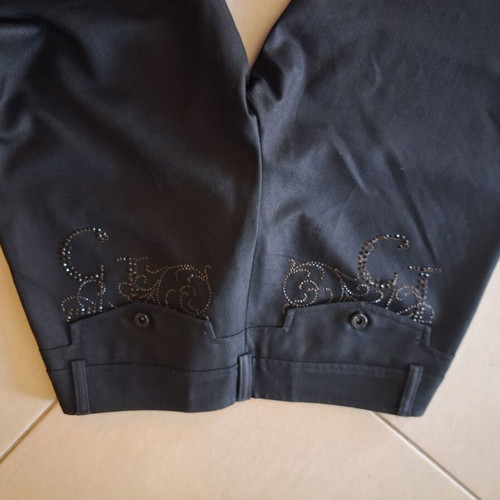 Access black pants like new with details on back pockets