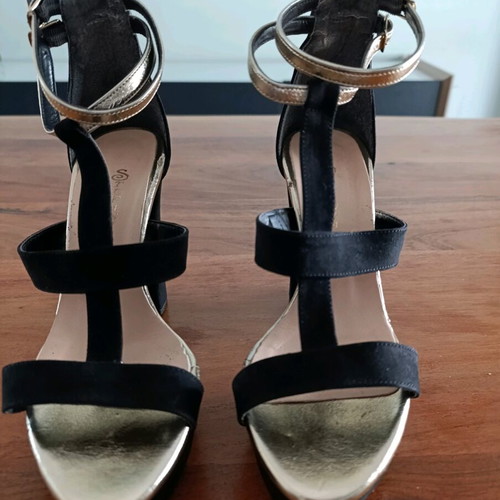 Stefania black high-heeled sandals like new with gold details