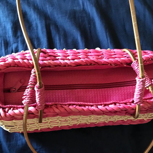 Handmade shoulder bag in fuchsia straw, new