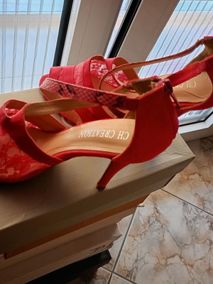 Heels size 38 like new, red with slight marks