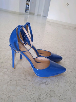Blue Roua Patent Leather Pumps new, size 40