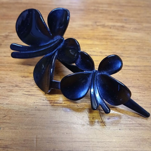 Hair clip plastic black with butterflies used