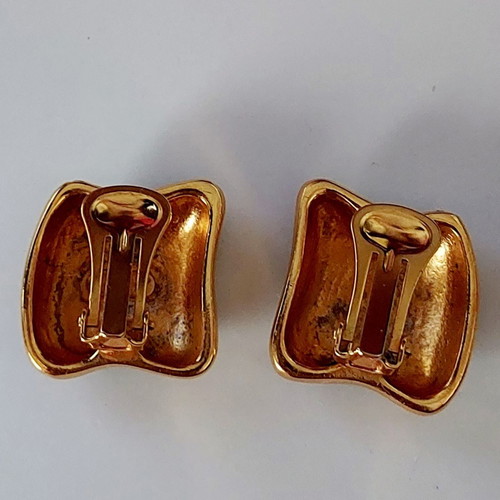 Vintage earrings clip-on from Italy like new, gold and black