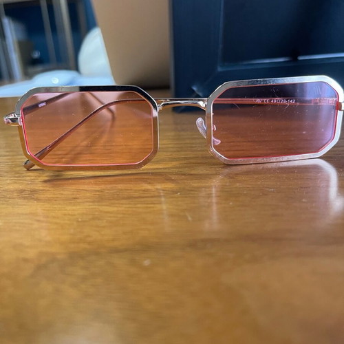 Av sunglasses used with pink lens and gold frame