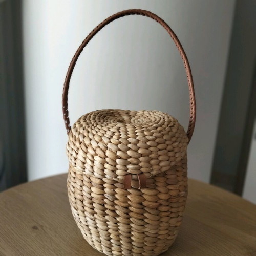 Cozy basket bag from Serifos like new, bamboo with handle and clasp
