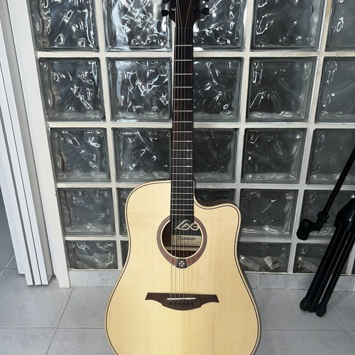 Lag Tramontane TD70DCE Electroacoustic Guitar like new