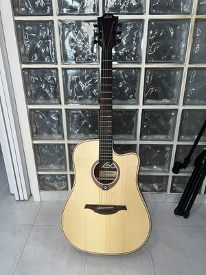 Lag Tramontane TD70DCE Electroacoustic Guitar like new
